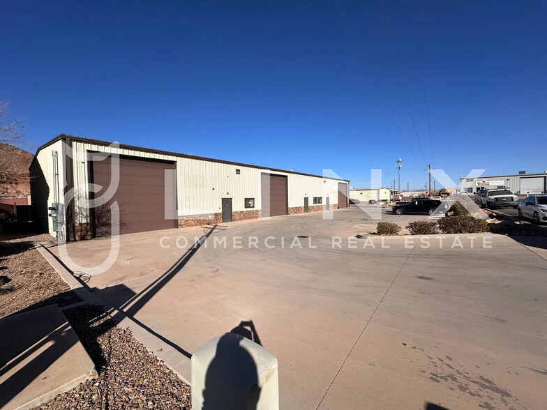 1398 S Sandhill Dr, Washington, UT à louer - Photo de l’immeuble – Image 2 sur 17