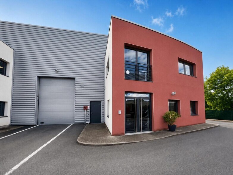5 Rue Du Chapoly, Saint-Genis-les-Ollières à louer - Photo de l’immeuble – Image 1 sur 11