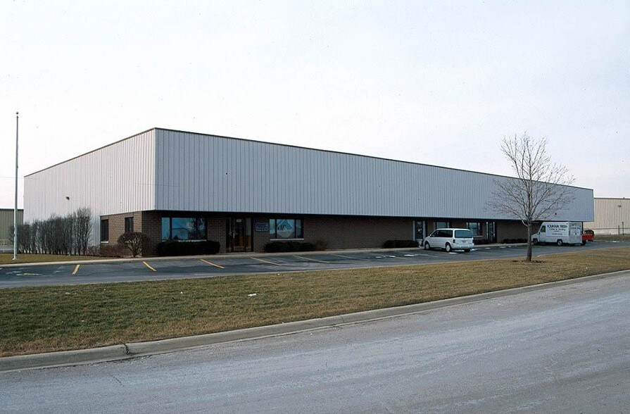 630-634 Schneider Dr, South Elgin, IL à vendre - Photo de l’immeuble – Image 2 sur 10