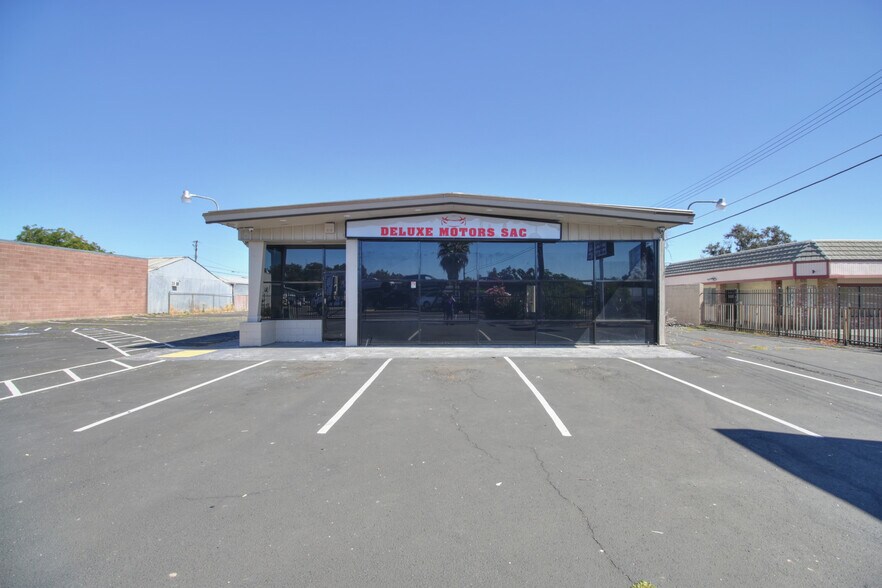4554 Auburn Blvd, Sacramento, CA à vendre - Photo de l’immeuble – Image 2 sur 16