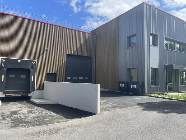 157 Avenue Charles Floquet, Le Blanc-Mesnil à louer - Photo de l’immeuble – Image 3 sur 11