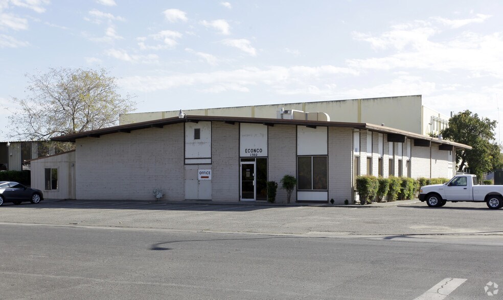 1310-1318 Commerce Ave, Woodland, CA à vendre - Photo principale – Image 1 sur 1