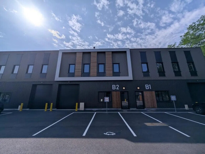 17 Rue Emile Levassor, Les Mureaux à louer - Photo de l’immeuble – Image 2 sur 8