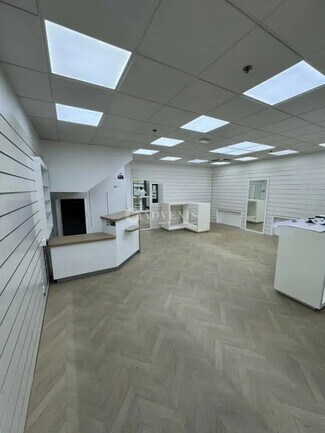 Plus de détails pour Local commercial à louer