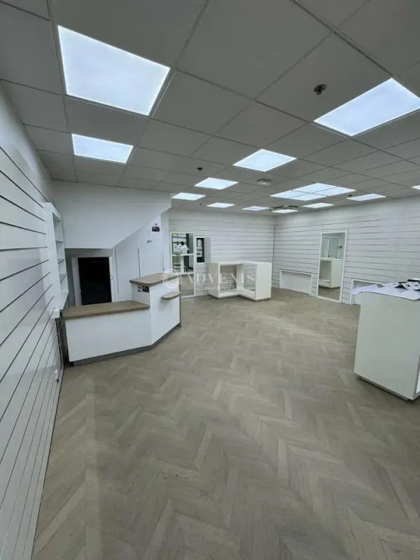 Plus de détails pour Local commercial à louer