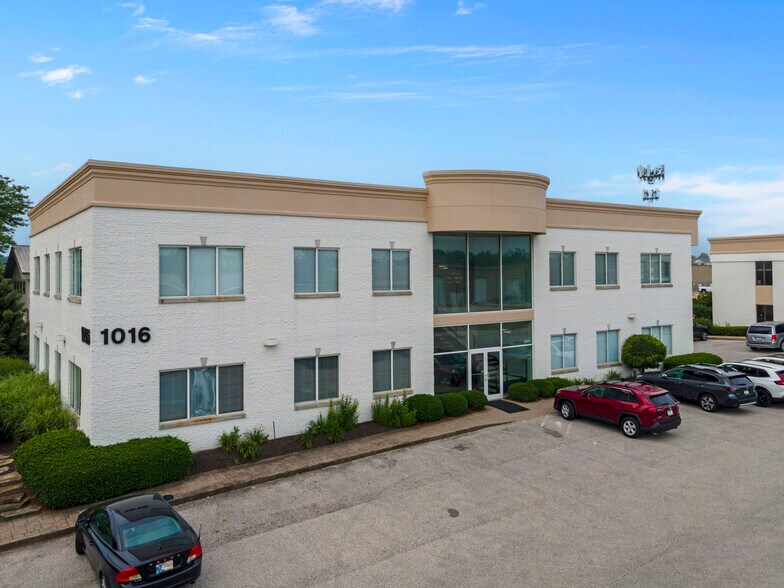 1016 3rd Ave SW, Carmel, IN à louer - Photo de l’immeuble – Image 1 sur 9