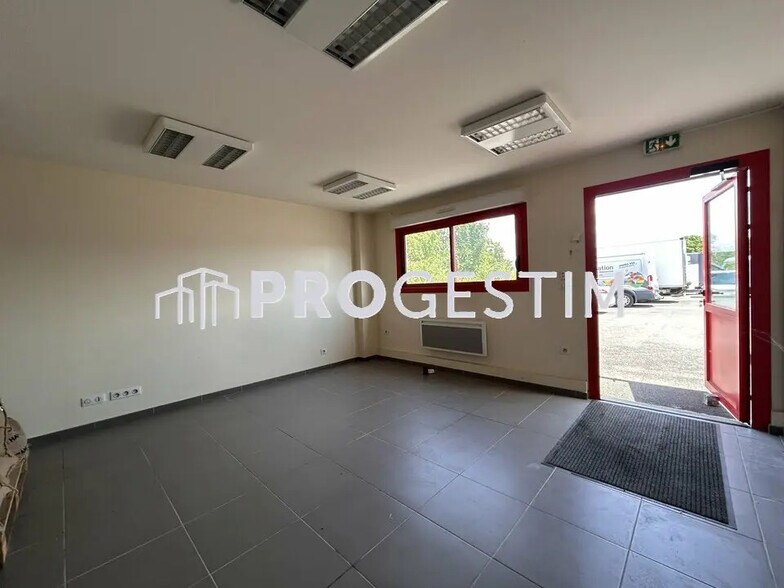 Local d’activités dans Saint-Apollinaire à louer - Photo intérieure – Image 2 sur 6