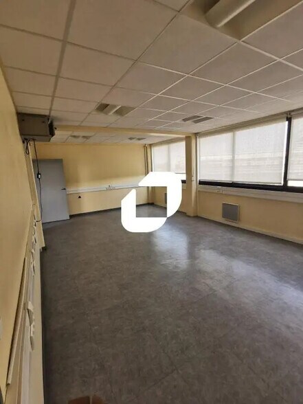 Bureau dans Noisy-le-Grand à louer - Photo de l’immeuble – Image 1 sur 4