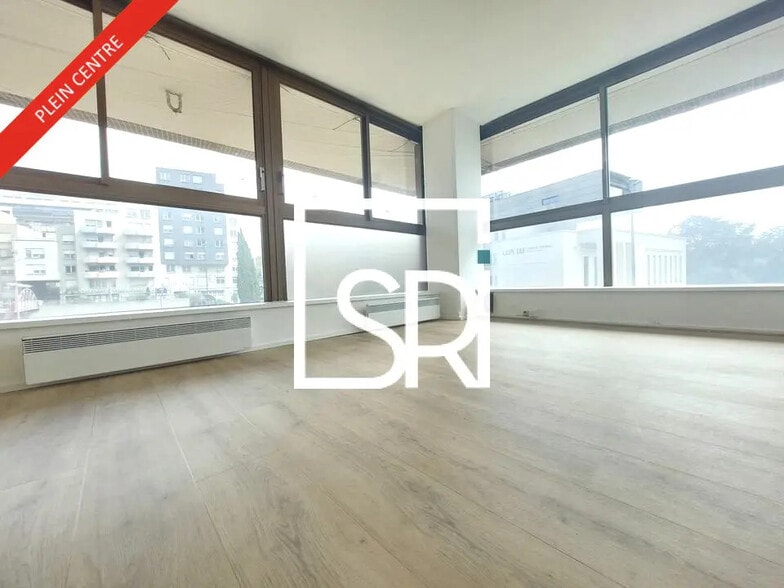 Bureau dans Clermont-Ferrand à louer - Photo de l’immeuble – Image 3 sur 12