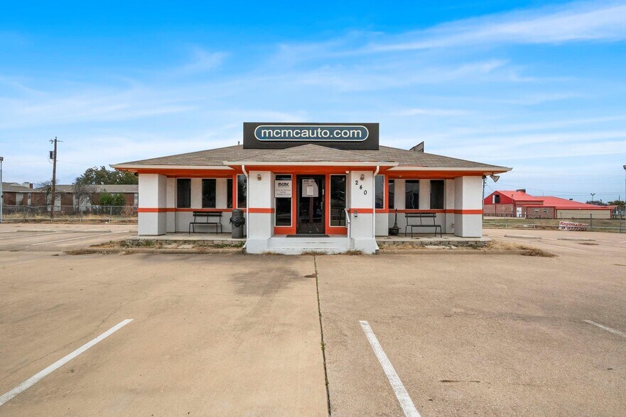 240 Exchange St, Burleson, TX à vendre - Photo de l’immeuble – Image 1 sur 40