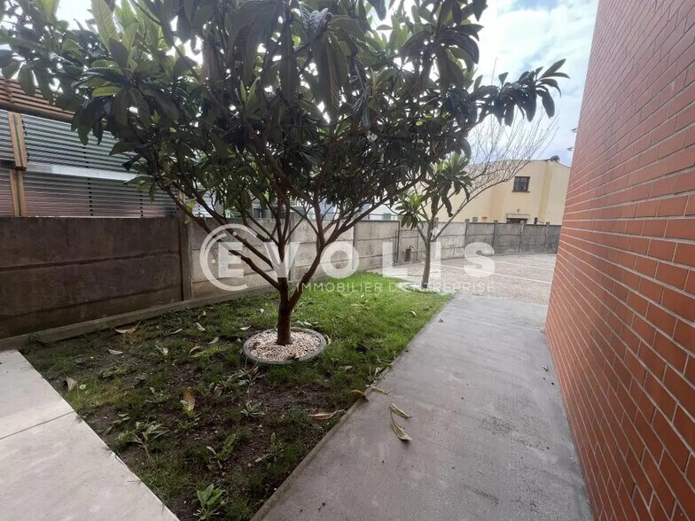 Local d’activités dans Neuilly-sur-Marne à louer - Photo de l’immeuble – Image 3 sur 15