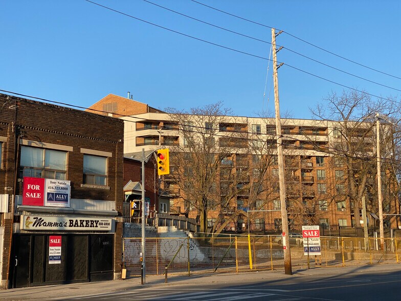 1130 Davenport Rd, Toronto, ON à vendre - Photo de l’immeuble – Image 2 sur 5