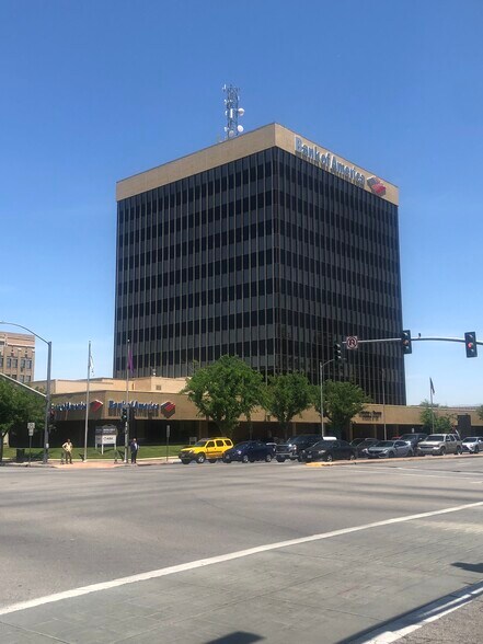 1430 Truxtun Ave, Bakersfield, CA à louer - Photo de l’immeuble – Image 2 sur 16