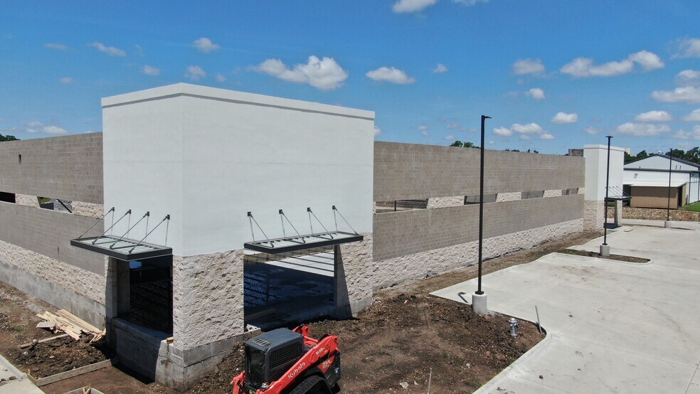 304 W Progress Dr, Sherman, TX à louer - Photo de l’immeuble – Image 3 sur 12