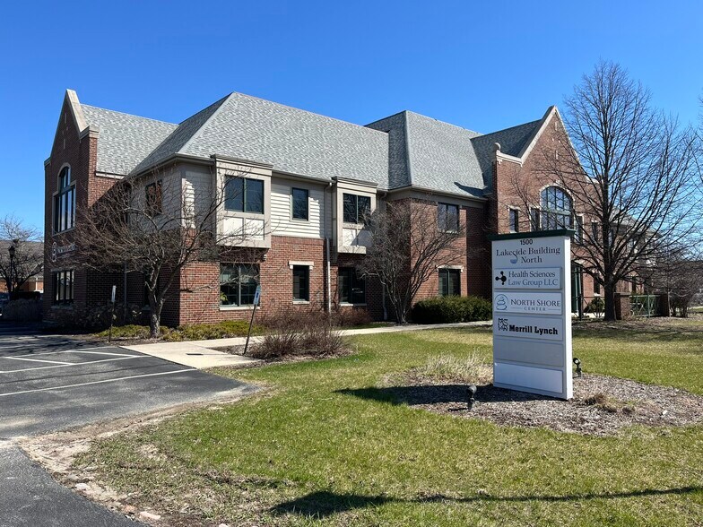 1500 W Market St, Mequon, WI à louer - Photo de l’immeuble – Image 2 sur 12