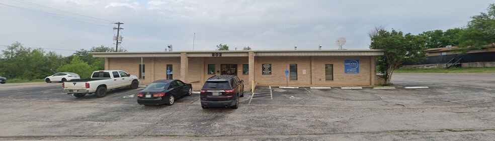 802 Avenue J, Marble Falls, TX à louer - Photo de l’immeuble – Image 1 sur 7