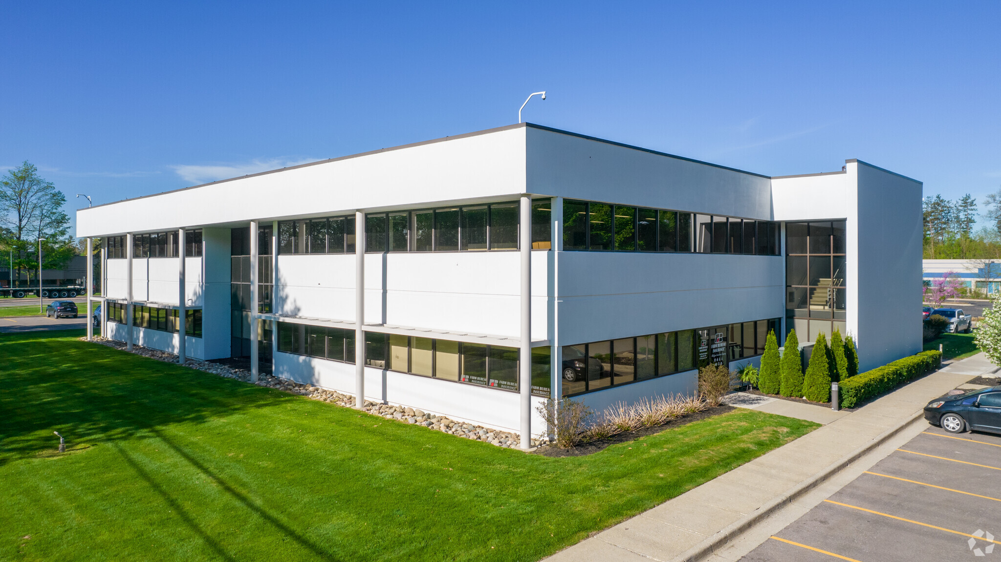 2655 E Oakley Park Rd, Commerce Township, MI à vendre Photo de l’immeuble– Image 1 sur 10