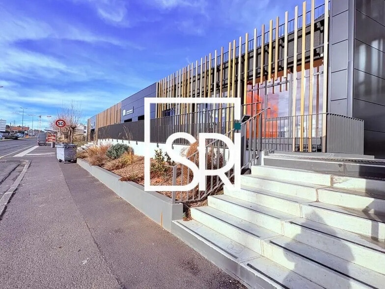 Bureau dans Clermont-Ferrand à louer - Photo de l’immeuble – Image 2 sur 10