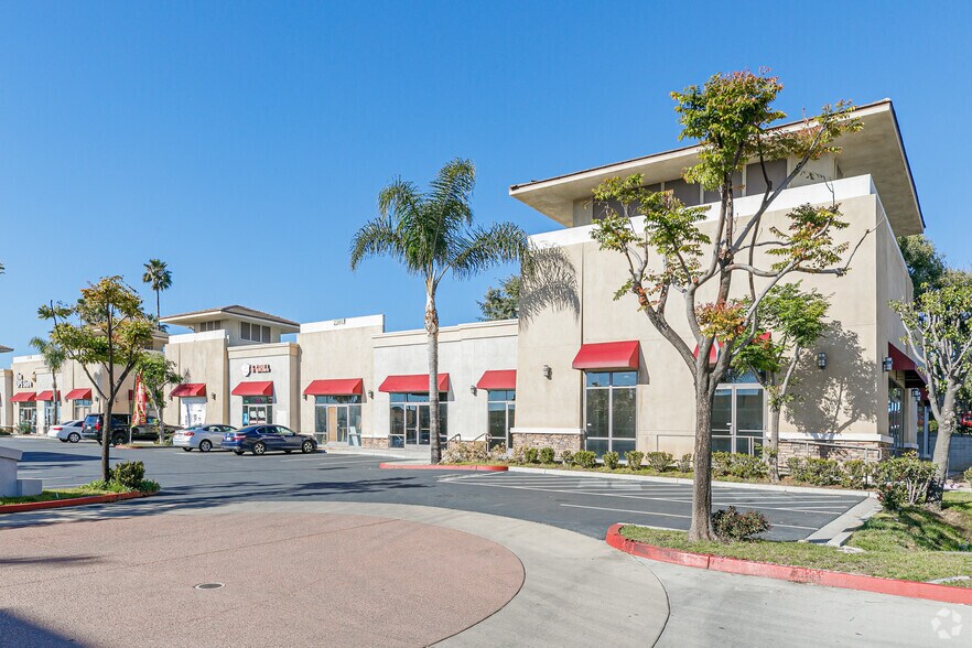 2364 Roll Dr, San Diego, CA à vendre - Photo de l’immeuble – Image 3 sur 21