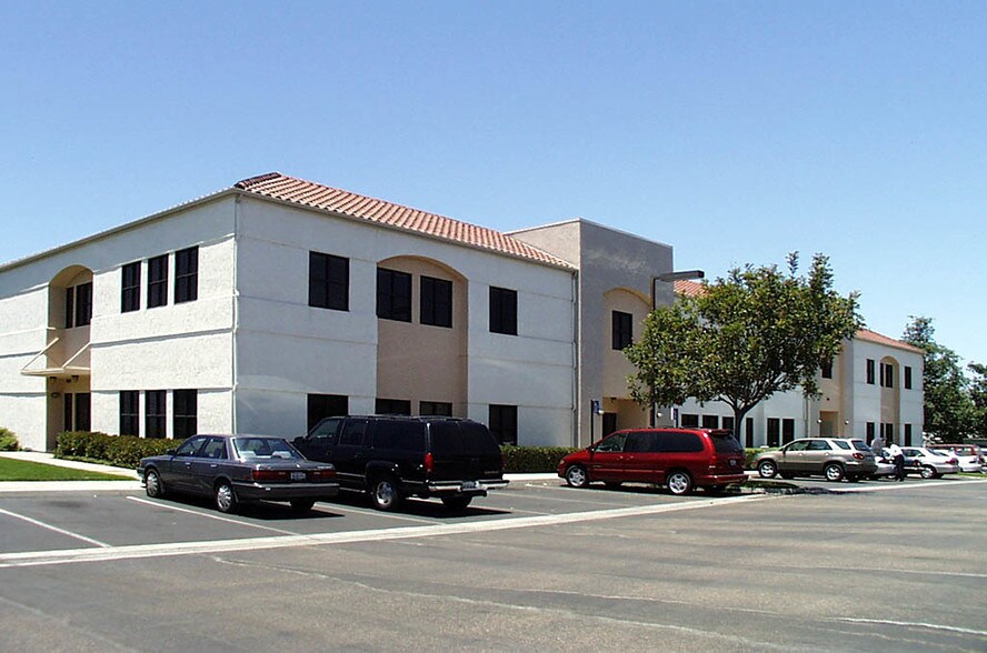 345 Saxony Rd, Encinitas, CA à louer - Photo de l’immeuble – Image 2 sur 5