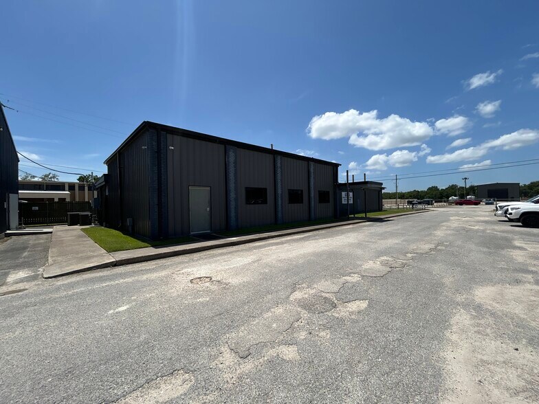 1440 Spindletop Rd, Beaumont, TX à louer - Photo de l’immeuble – Image 3 sur 10