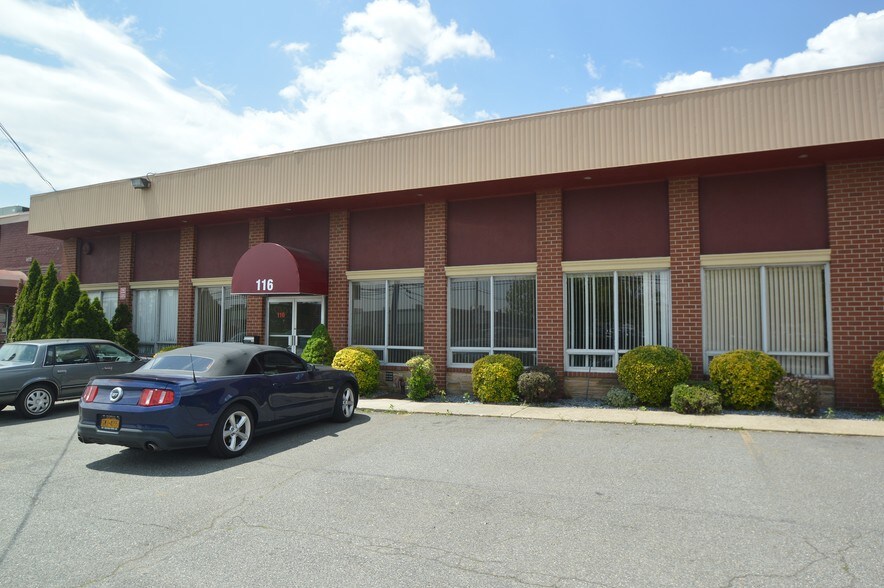 108-122 New South Rd, Hicksville, NY à louer - Photo de l’immeuble – Image 3 sur 13