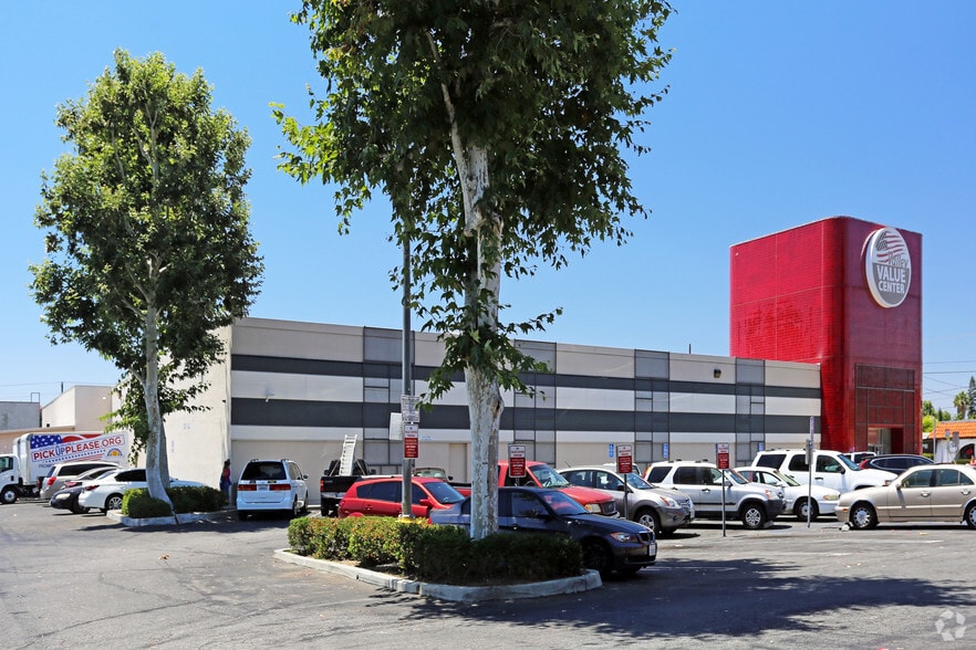 13630 Victory Blvd, Van Nuys, CA à louer - Photo principale – Image 3 sur 3