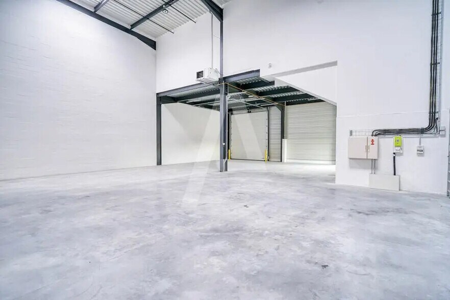Industriel/Logistique dans Chanteloup-en-Brie à louer - Photo de l’immeuble – Image 1 sur 5