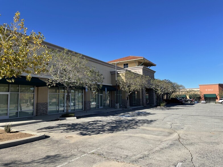 450-460 W Palmdale Blvd, Palmdale, CA à vendre - Photo de l’immeuble – Image 3 sur 9