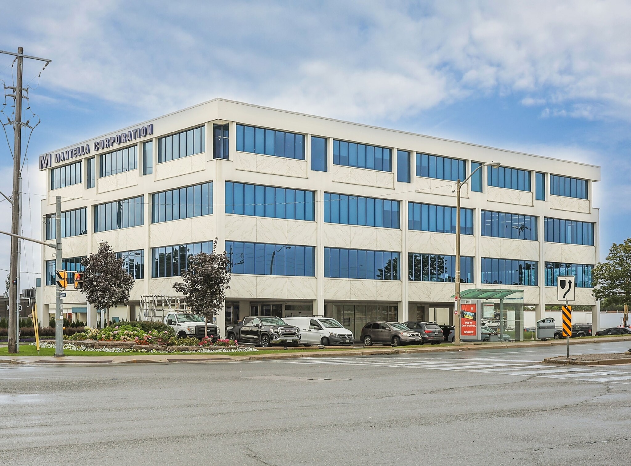 1 Greensboro Dr, Toronto, ON à louer Photo de l’immeuble– Image 1 sur 3