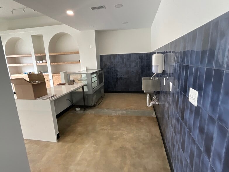 5951-5953 Halpine Rd, Rockville, MD à louer - Photo intérieure – Image 2 sur 13