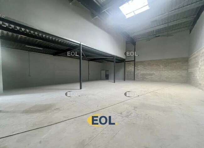 Plus de détails pour Industriel/Logistique à louer