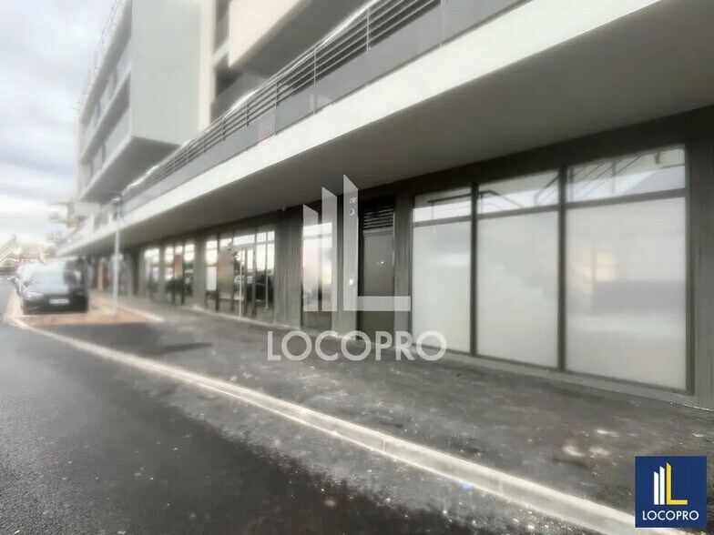 Local commercial dans Saint-Laurent-du-Var à louer - Photo de l’immeuble – Image 2 sur 6