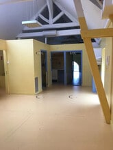 Bureau dans Chennevières-lès-Louvres à louer Photo intérieure– Image 2 sur 2