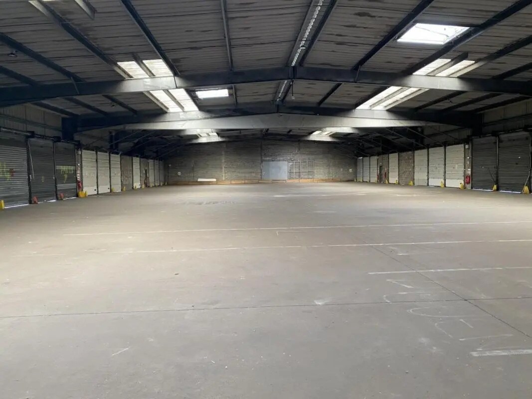 Industriel/Logistique dans Saint-Étienne-du-Rouvray à louer Photo de l’immeuble– Image 1 sur 5