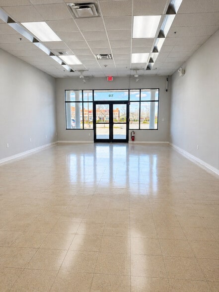 705 Centre of New England Blvd, West Greenwich, RI à louer - Photo intérieure – Image 3 sur 4