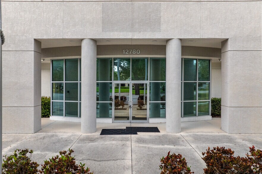 12780-12782 Westlinks Dr, Fort Myers, FL à louer - Photo de l’immeuble – Image 2 sur 8