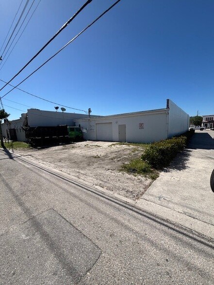 910 N Dixie Hwy, Lake Worth, FL à louer - Photo de l’immeuble – Image 2 sur 3