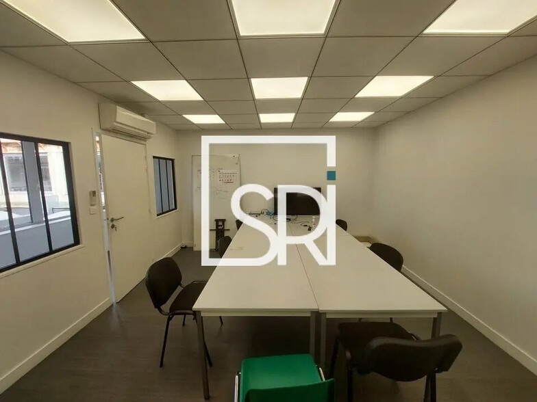 Bureau dans Cournon-d'Auvergne à vendre - Photo de l’immeuble – Image 3 sur 12