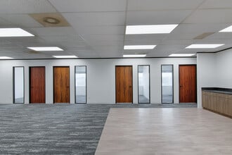 8200 Brookriver Dr, Dallas, TX à louer Photo intérieure– Image 2 sur 6