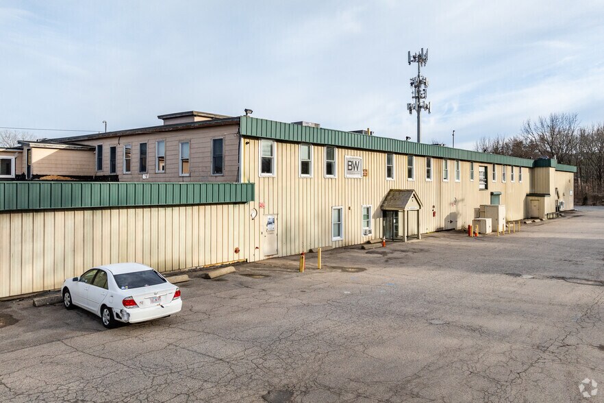 59 Davis Ave, Norwood, MA à louer - Photo de l’immeuble – Image 3 sur 4