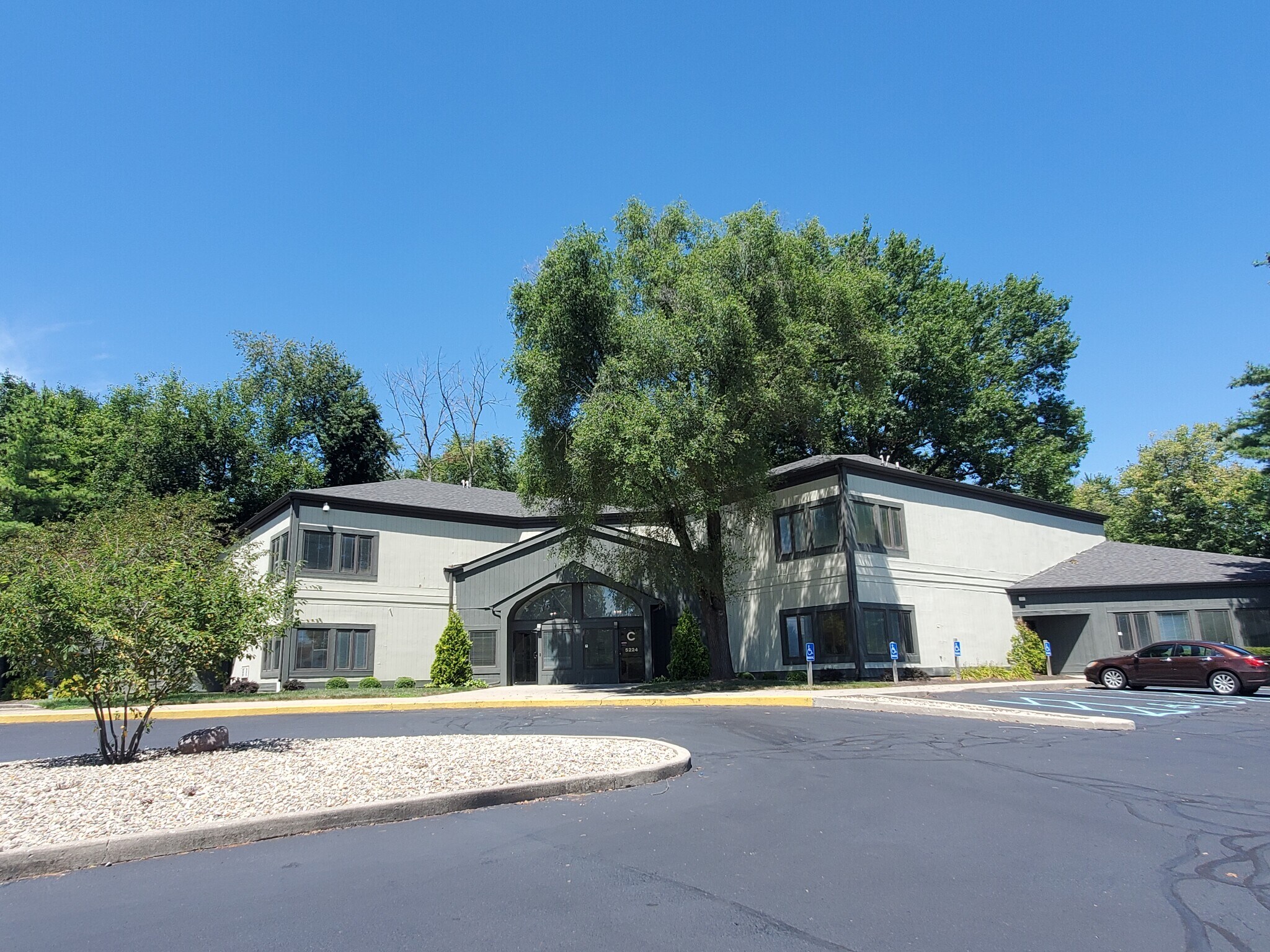 5214-5226 S East St, Indianapolis, IN à louer Photo de l’immeuble– Image 1 sur 8