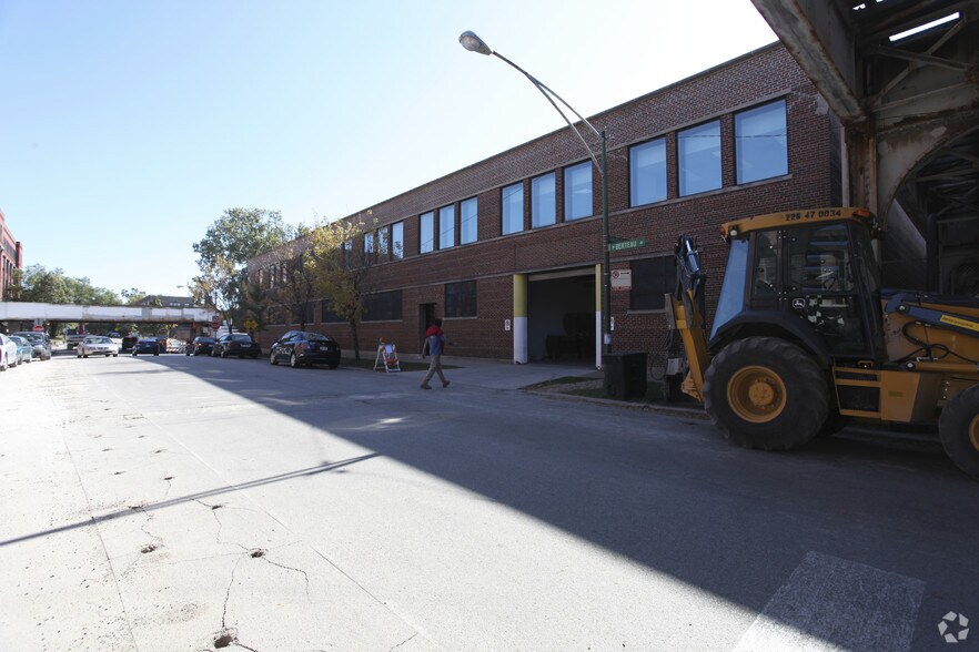 1801 W Berteau Ave, Chicago, IL à louer - Photo de l’immeuble – Image 3 sur 23