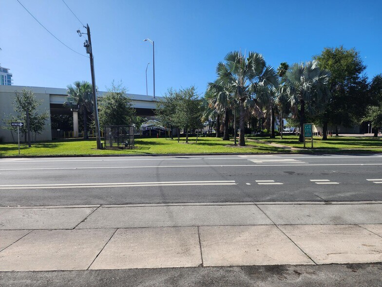 501 Dr Martin Luther King Jr St N, Saint Petersburg, FL à louer - Photo de l’immeuble – Image 3 sur 3