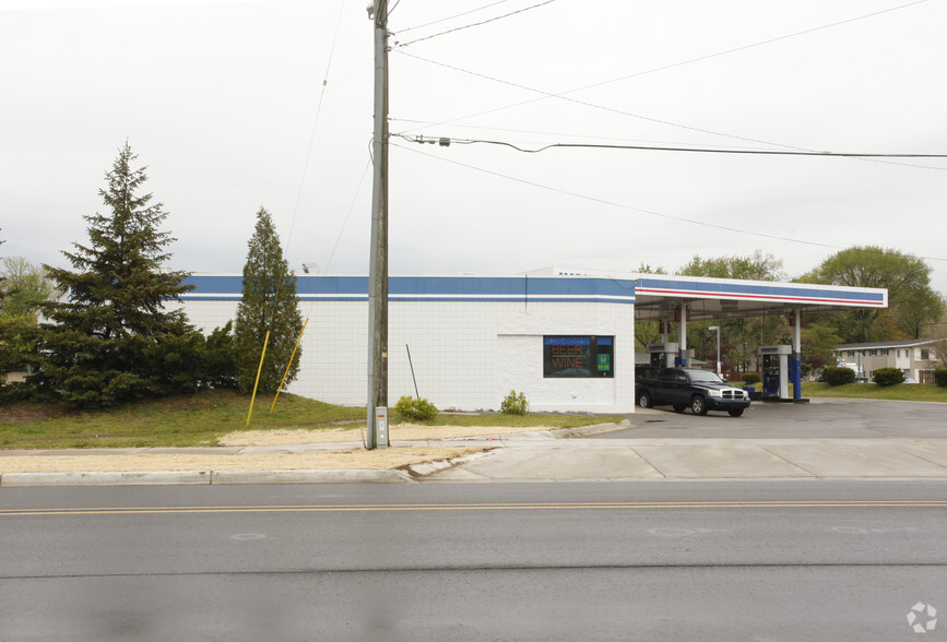 2646 S Wayne Rd, Westland, MI à louer - Photo de l’immeuble – Image 3 sur 3