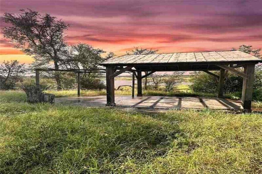 29 Chimney Cove dr, Marble Falls, TX à vendre - Photo de l’immeuble – Image 1 sur 17