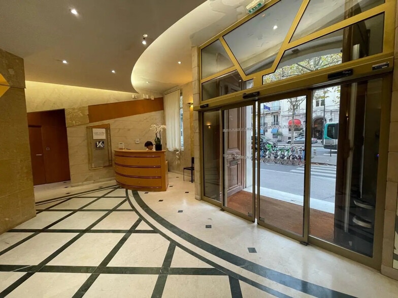 16 Avenue Kléber, Paris à louer - Photo de l’immeuble – Image 1 sur 4