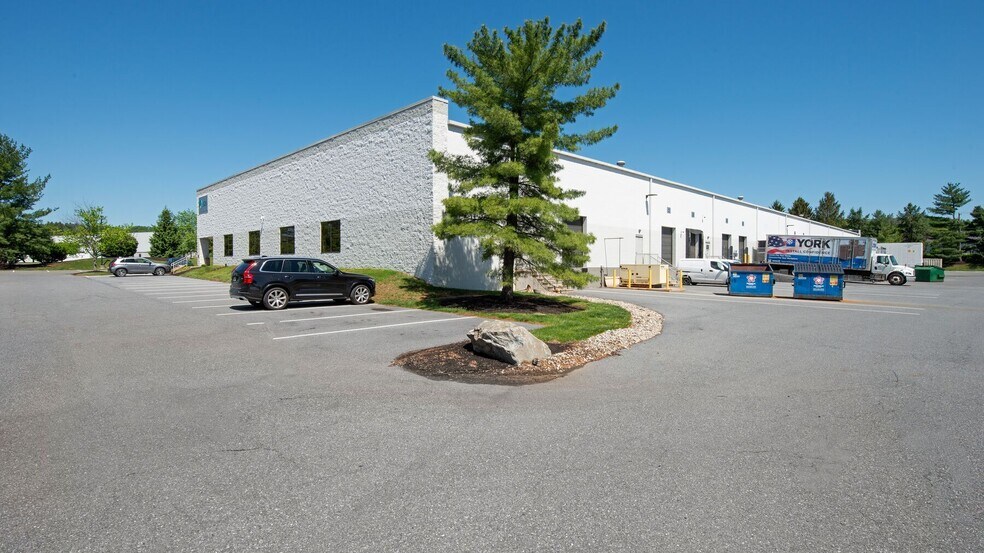 6540 Stonegate Dr, Allentown, PA à louer - Photo de l’immeuble – Image 3 sur 10