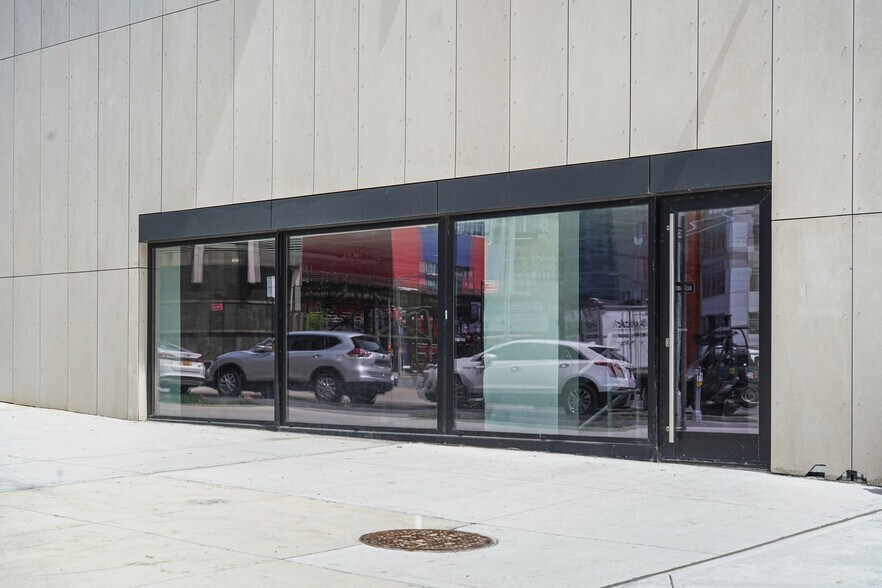 32-03 39th Ave, Long Island City, NY à louer - Photo de l’immeuble – Image 3 sur 12