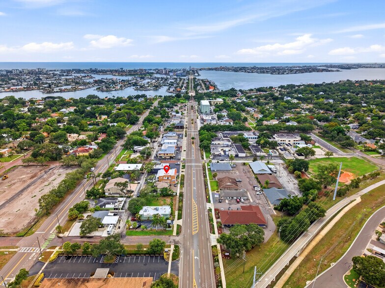7024 Central Ave, Saint Petersburg, FL à louer - Photo de l’immeuble – Image 2 sur 38